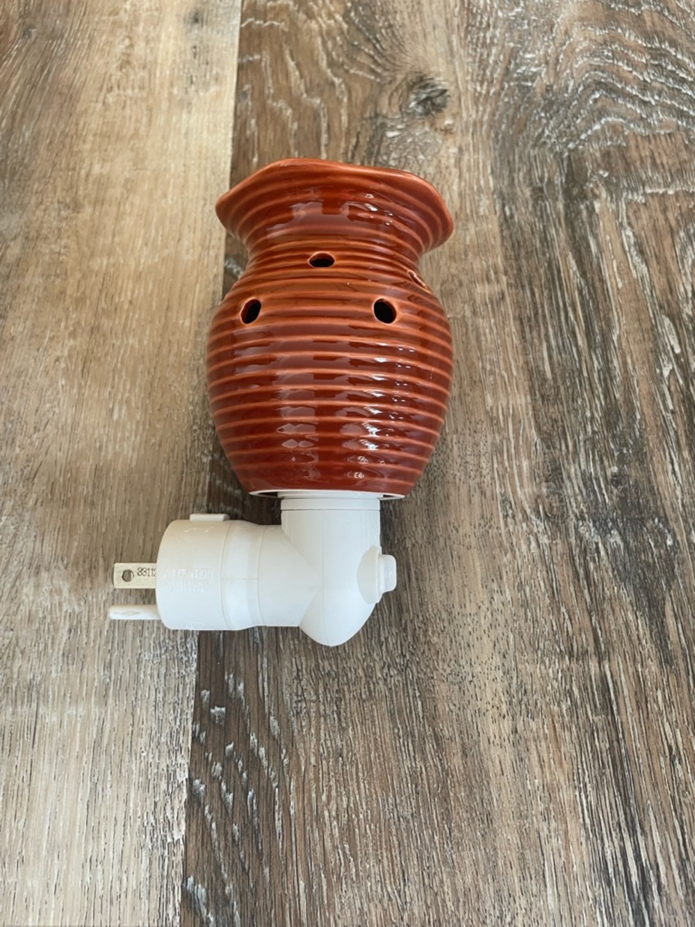 Scentsy “GROOVY RUST” Nightlight Wall Plug-In Mini Wax Warmer Retired